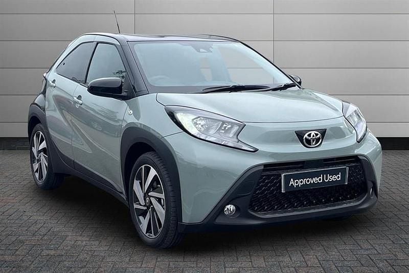 Used Toyota Aygo X 72 HP (52 kW) 2025 Tarragon with black SUV