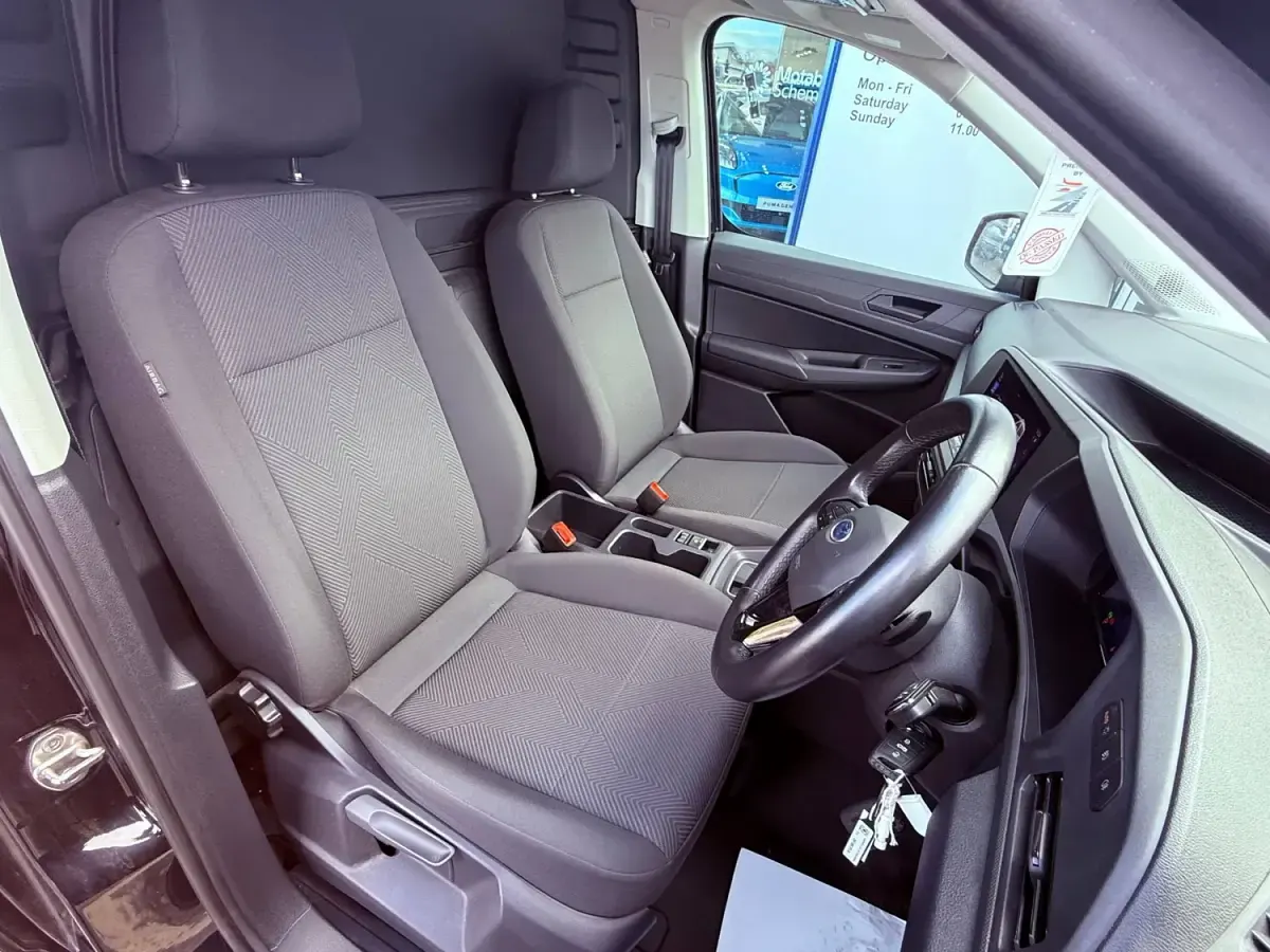 Usado Ford Transit Connect Trend 122 HP (89 kW) 2024 Preto Monovolume