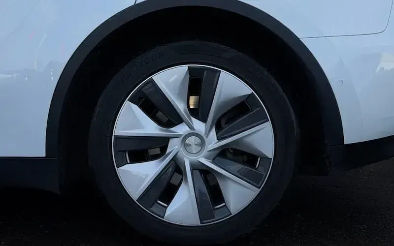 Used Tesla Model Y Long Range AWD 378 kW (514 HP) 2022 White SUV