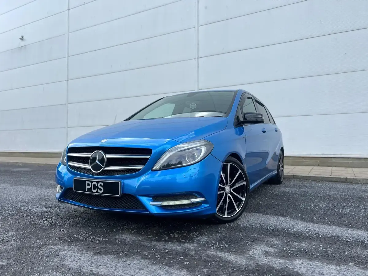 Used Mercedes B180 2013 Blue Hatchback