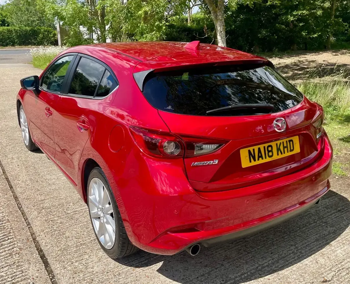 Used Mazda 3 Inclusive 165 HP (121 kW) 2018 Red Hatchback