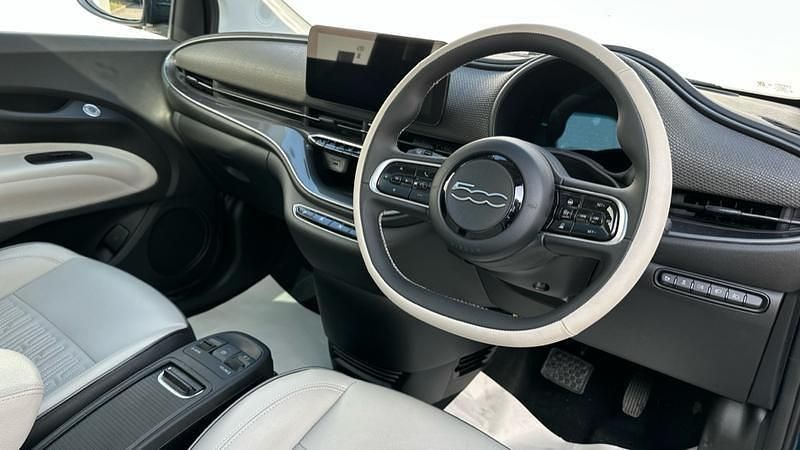 Used Fiat 500e La Prima 86 kW (118 HP) 2022 Green Hatchback