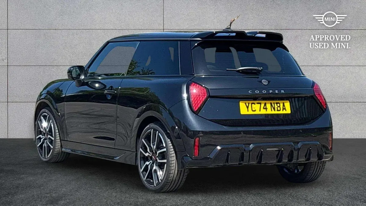 Usado Mini Cooper Hatch 154 CV (113 kW) 2024 Negro Utilitario