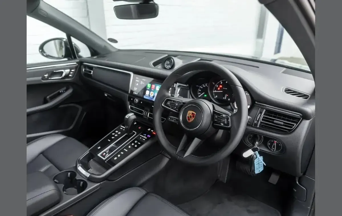 New Porsche Macan 261 HP (191 kW) 2025 Black SUV