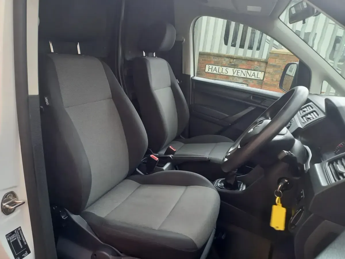 Usado VW Caddy Startline 75 CV (55 kW) 2016 Blanco Monovolumen