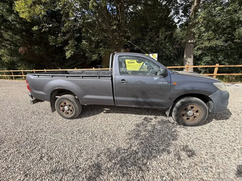 Used Toyota HiLux 144 HP (105 kW) 2011 Grey Pickup