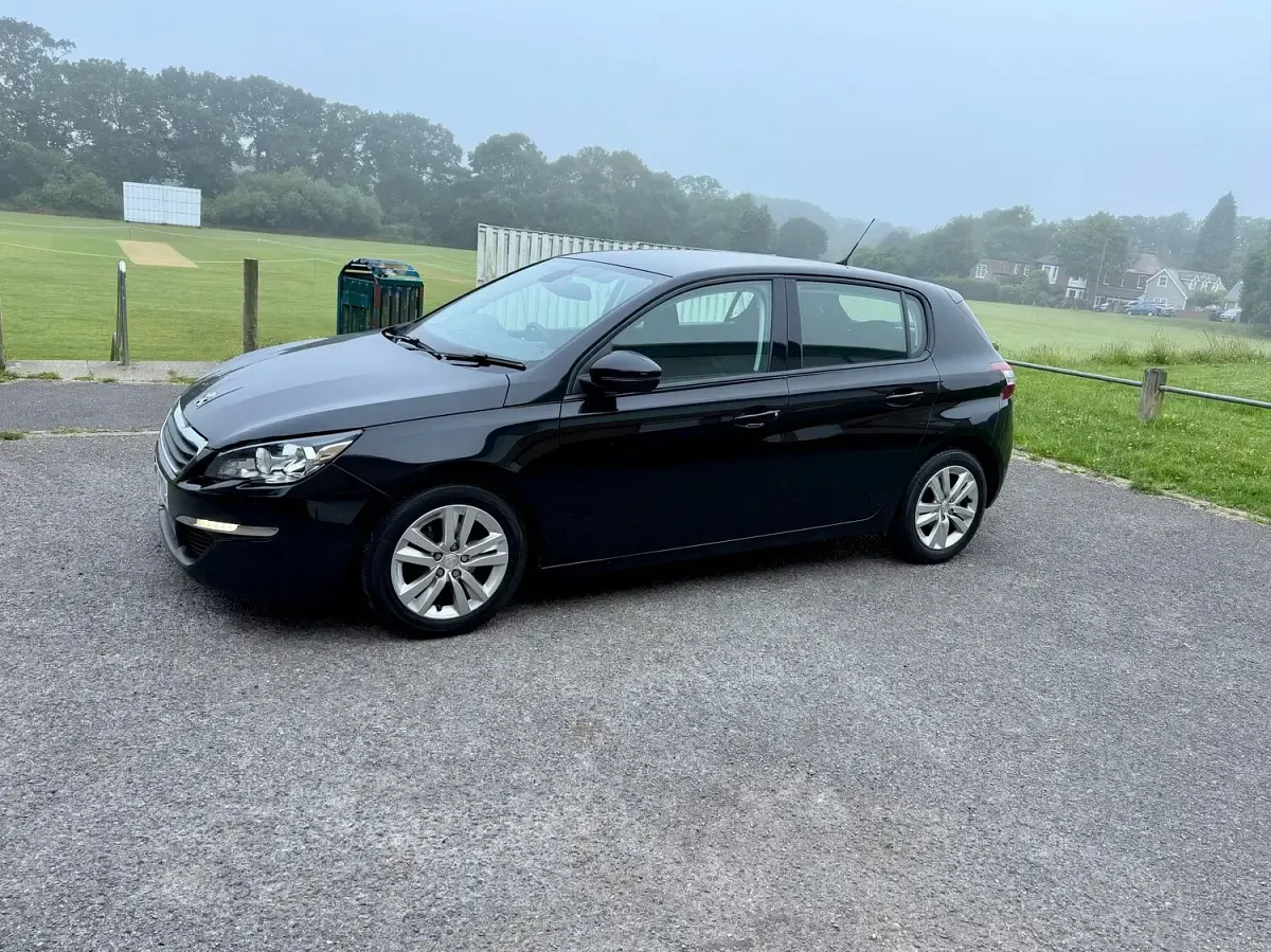 Used Peugeot 308 Active 120 HP (88 kW) 2017 Black Hatchback