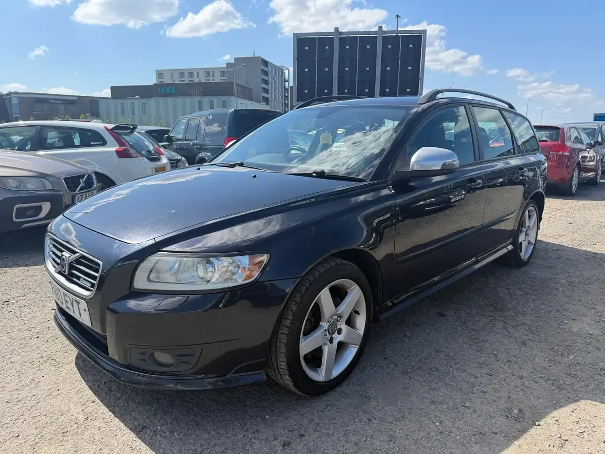 Używany Volvo V50 R-Design 136 KM (100 kW) 2010 Czarny Kombi