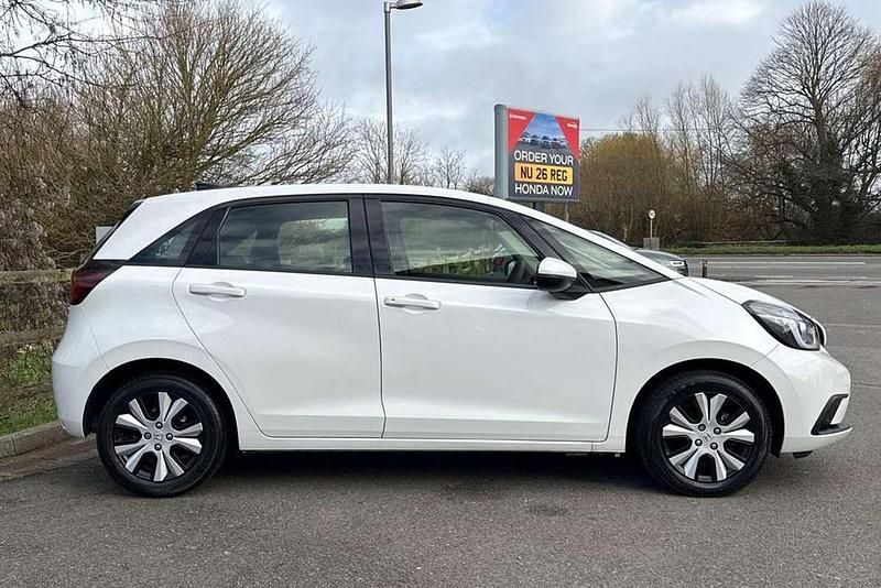 Used Honda Jazz Hybrid 109 HP (80 kW) 2022 White Hatchback