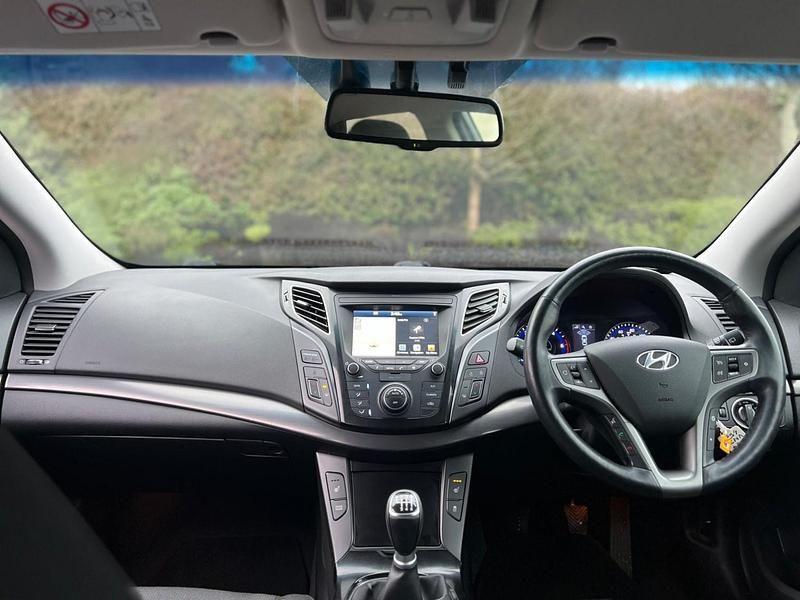 Used Hyundai i40 SE 141 HP (103 kW) 2017 Blue Estate