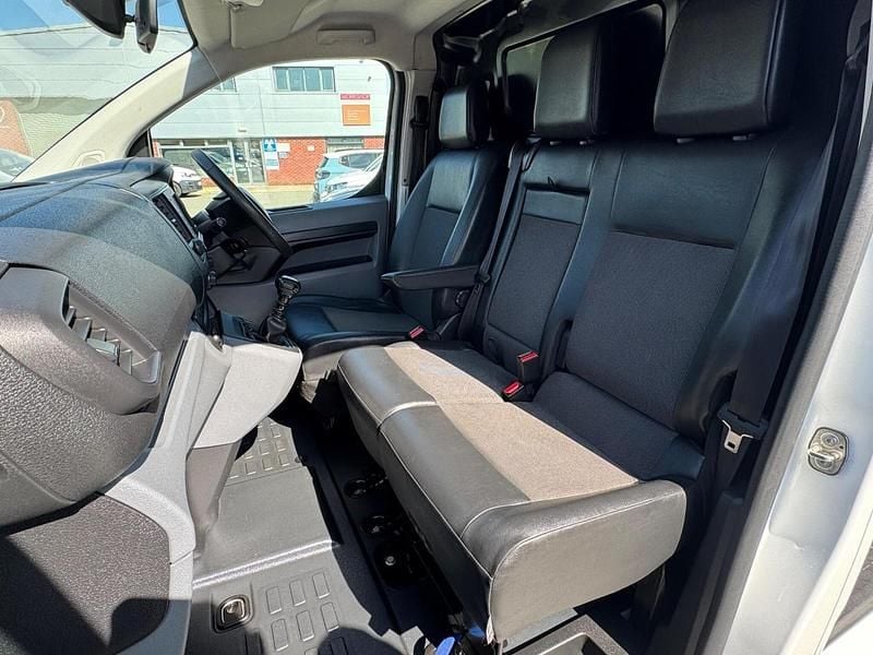 Used Citroën Dispatch 99 HP (72 kW) 2020 White MPV