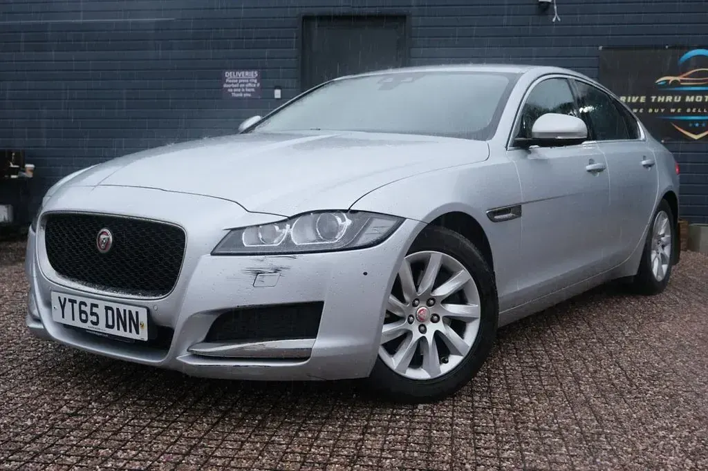 Begagnad Jaguar XF Prestige 163 HK (119 kW) 2015 Silver Sedan