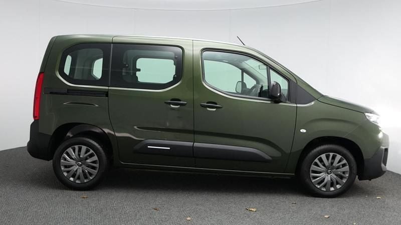 New Citroën Berlingo PureTech 108 HP (79 kW) 2025 Green MPV