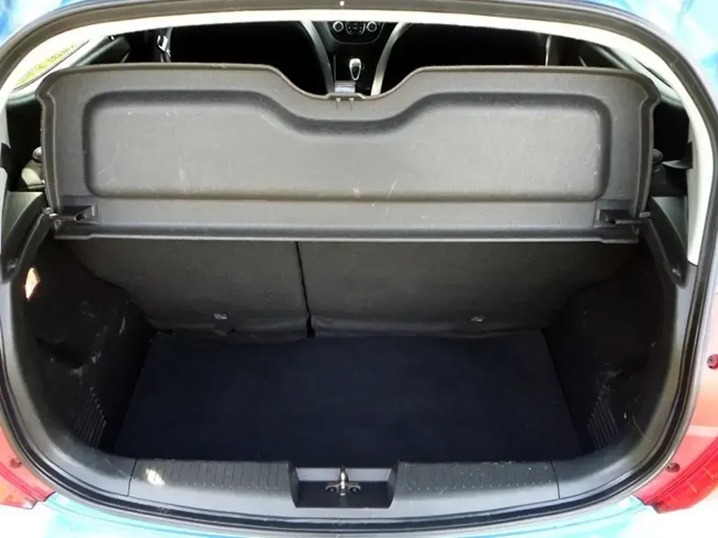 Used Vauxhall Viva 75 HP (55 kW) 2015 Blue Hatchback