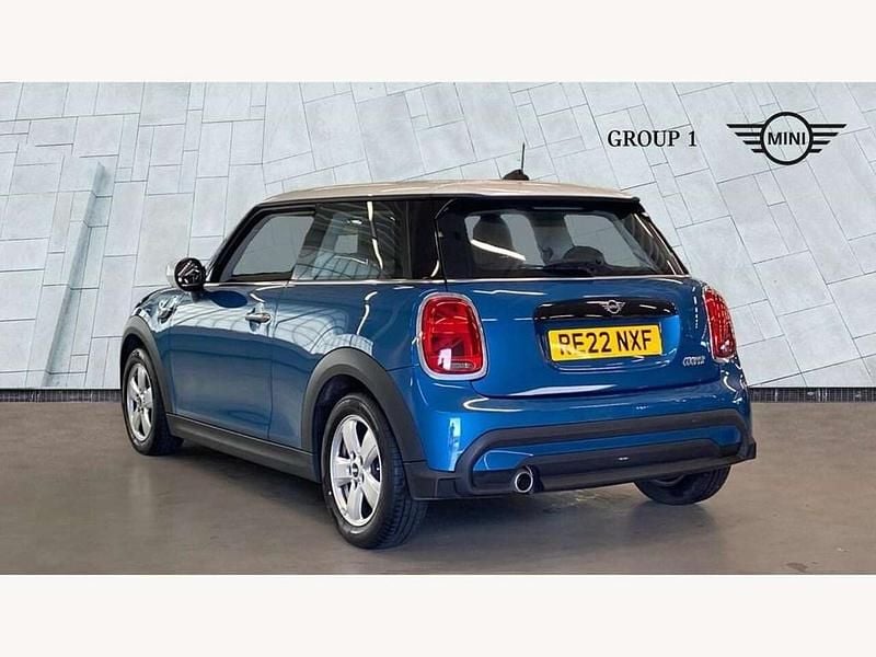 Begagnad Mini Cooper Classic 136 HK (100 kW) 2022 Blå Halvkombi
