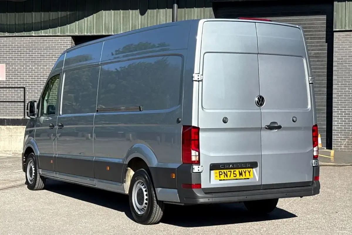 Usado VW Crafter 140 HP (102 kW) 2025 Prateado Van