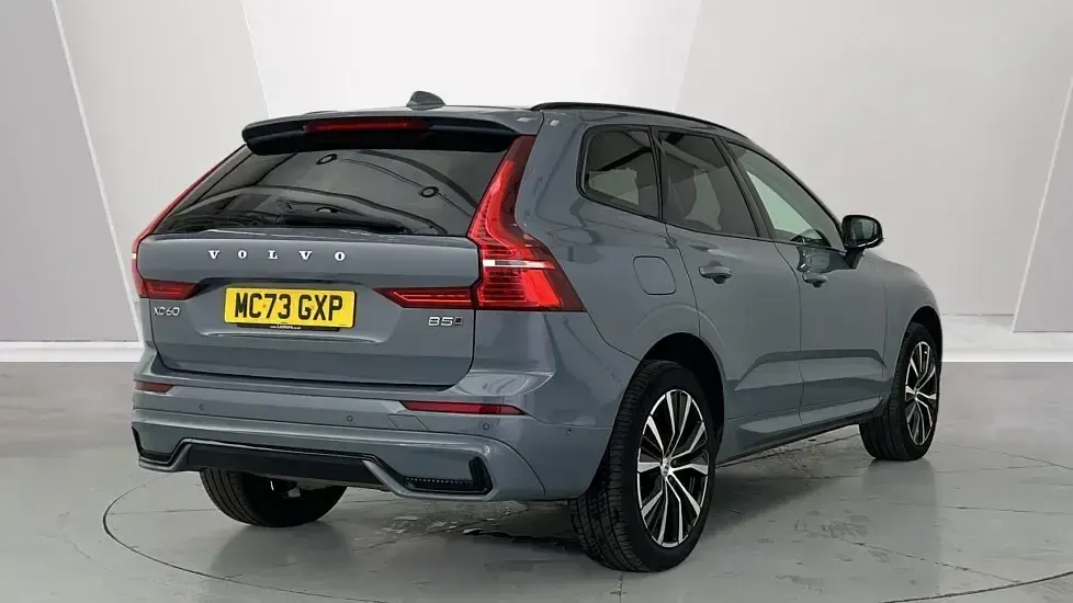 Używany Volvo XC60 Ultimate 247 KM (181 kW) 2023 Szary SUV