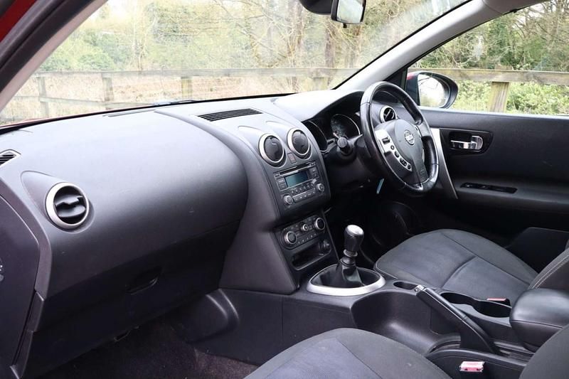 Used Nissan Qashqai Acenta 110 HP (80 kW) 2011 Red SUV