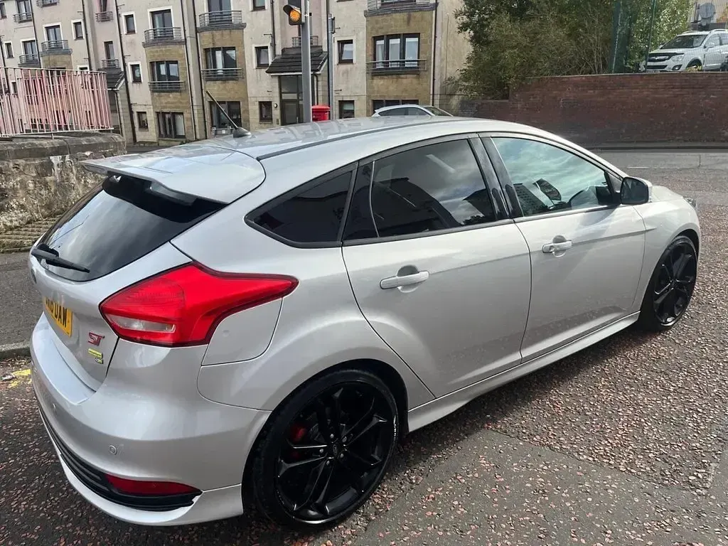 Used Ford Focus ST 250 HP (183 kW) 2017 Silver Hatchback