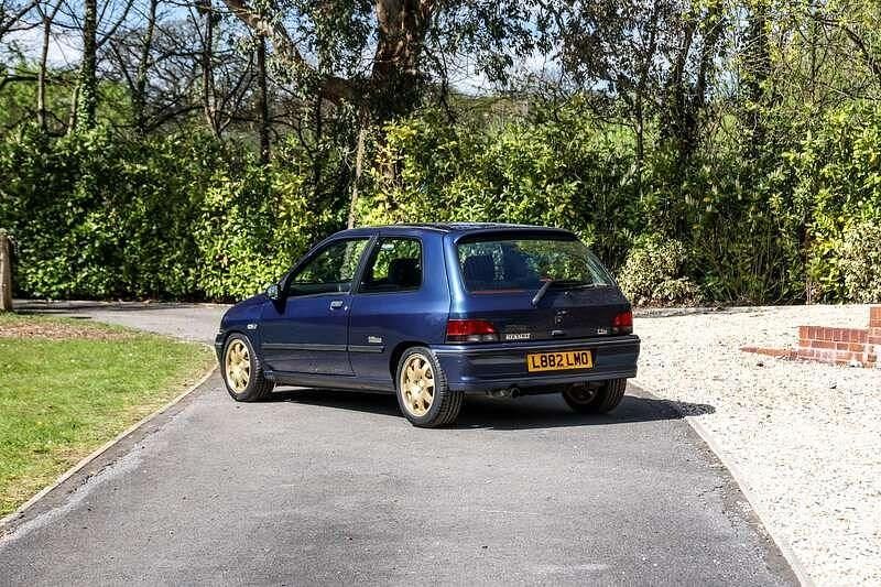 Used Renault Clio 150 HP (110 kW) 1993 Blue Hatchback