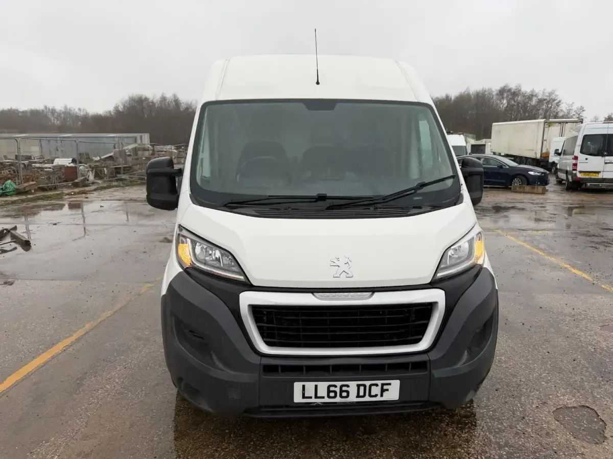 Second-hand Peugeot Boxer 130 CP (95 kW) 2016 Alb Van