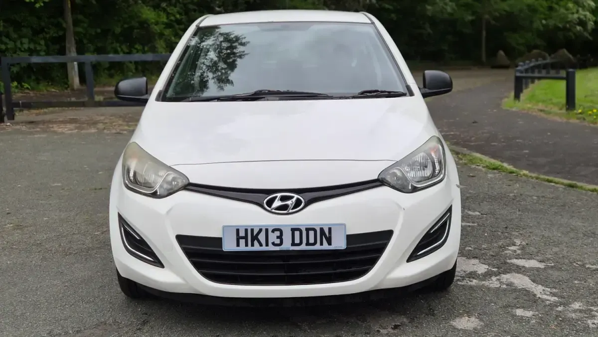 Używany Hyundai i20 Classic 85 KM (62 kW) 2013 Biały Hatchback