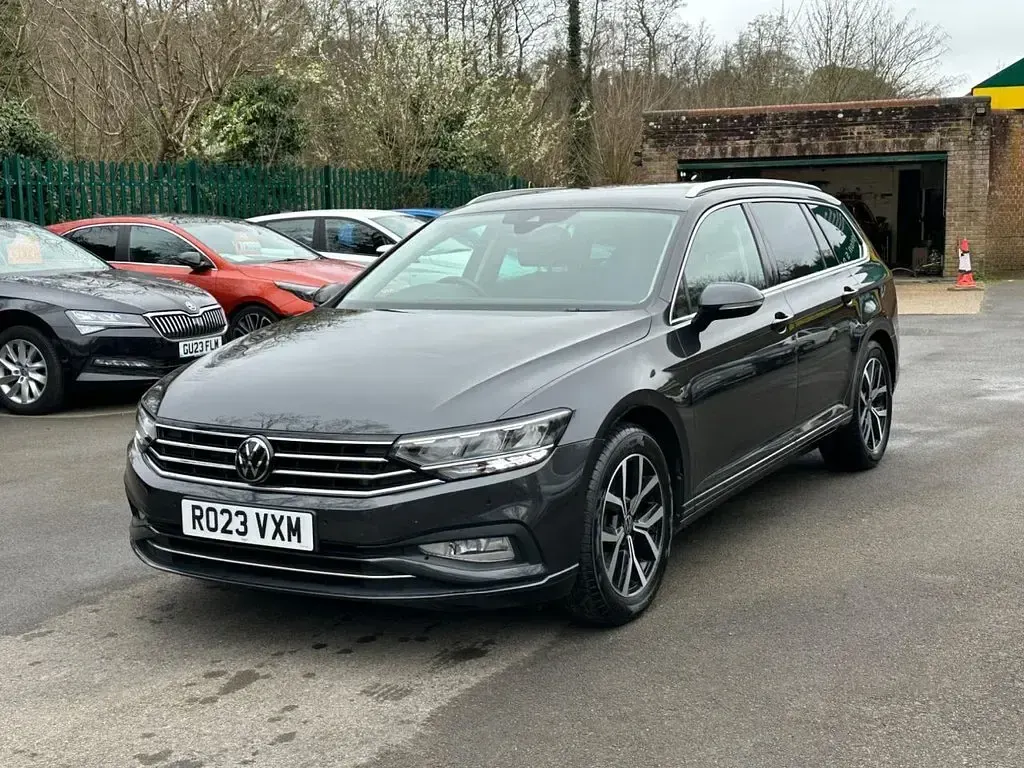 Used VW Passat SEL 150 HP (110 kW) 2023 Grey Estate