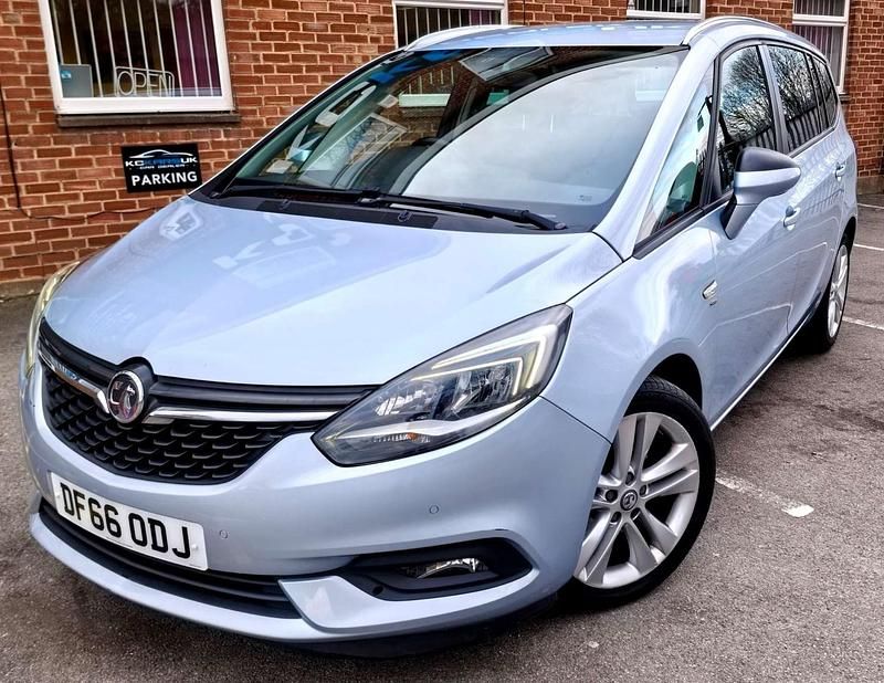 Used Vauxhall Zafira Tourer SRi 140 HP (102 kW) 2016 Silver MPV