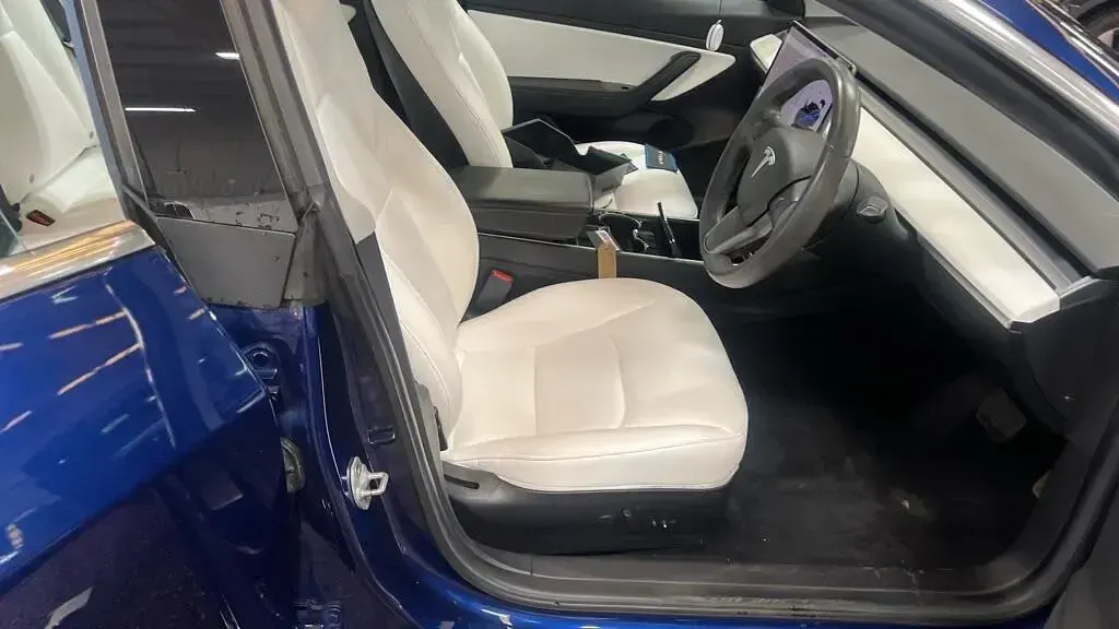 Used Tesla Model 3 Standard Range 239 kW (325 HP) 2019 Blue Sedan