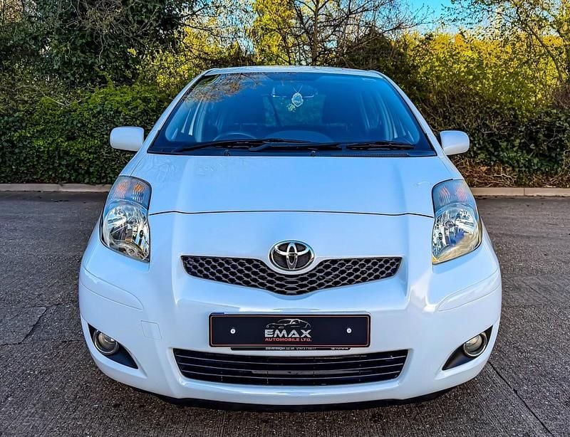 Used Toyota Yaris 2011 White Hatchback