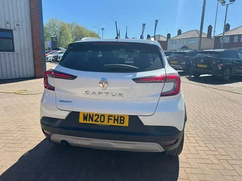 Usado Renault Captur Iconic 130 CV (95 kW) 2020 Blanco SUV
