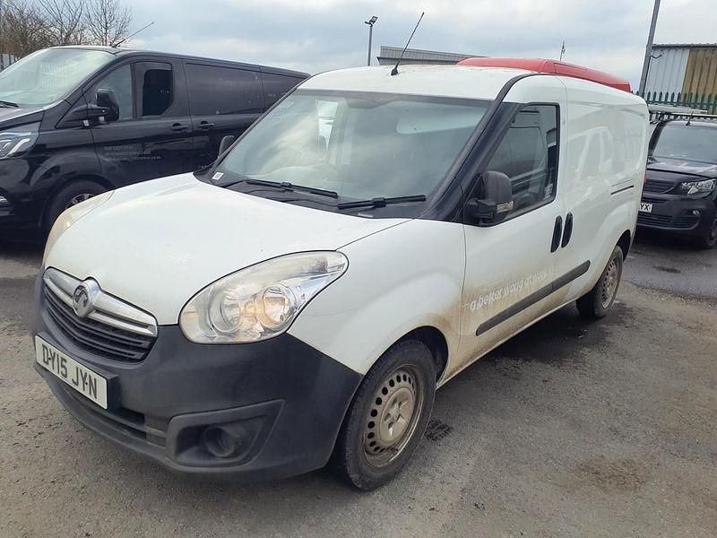 Used Vauxhall Combo 2015 White MPV