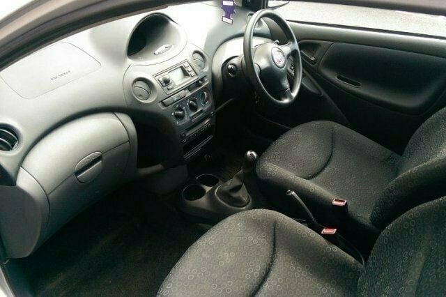 Używany Toyota Yaris 2003 Hatchback