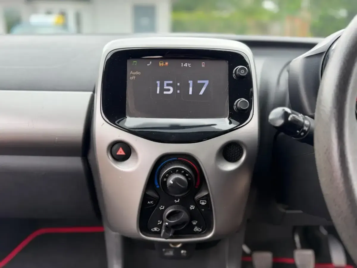 Second-hand Peugeot 108 Active 68 CP (50 kW) 2017 Roșu Hatchback