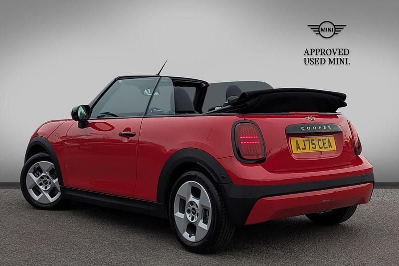 Ny Mini Cooper 118 kW (161 HK) 2026 Röd Halvkombi