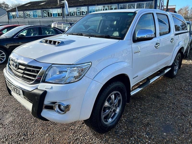 Used Toyota HiLux 171 HP (125 kW) 2015 White Pickup