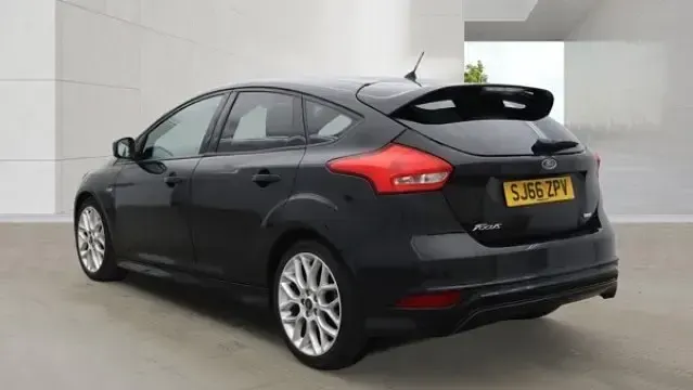 Used Ford Focus ST-Line 125 HP (91 kW) 2016 Black Hatchback