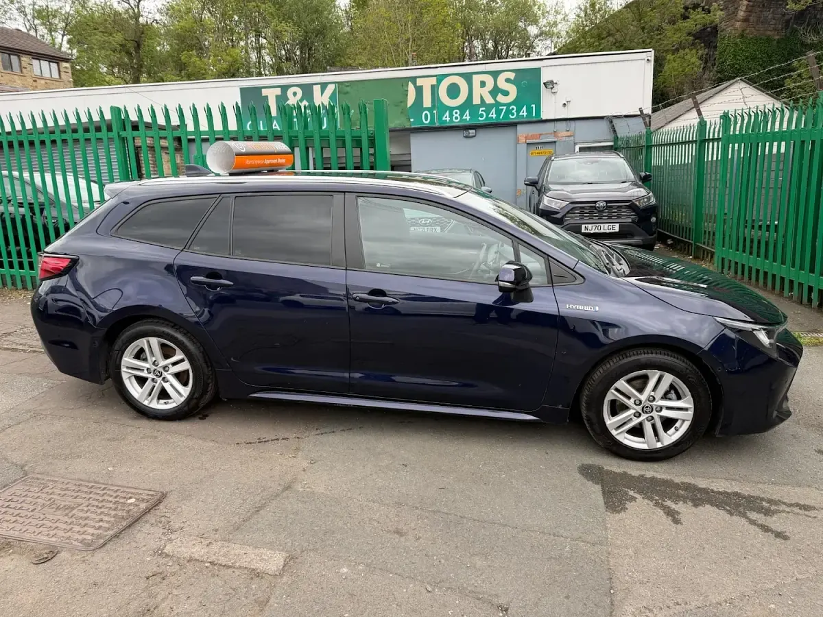 Used Toyota Corolla 122 HP (89 kW) 2021 Blue Estate