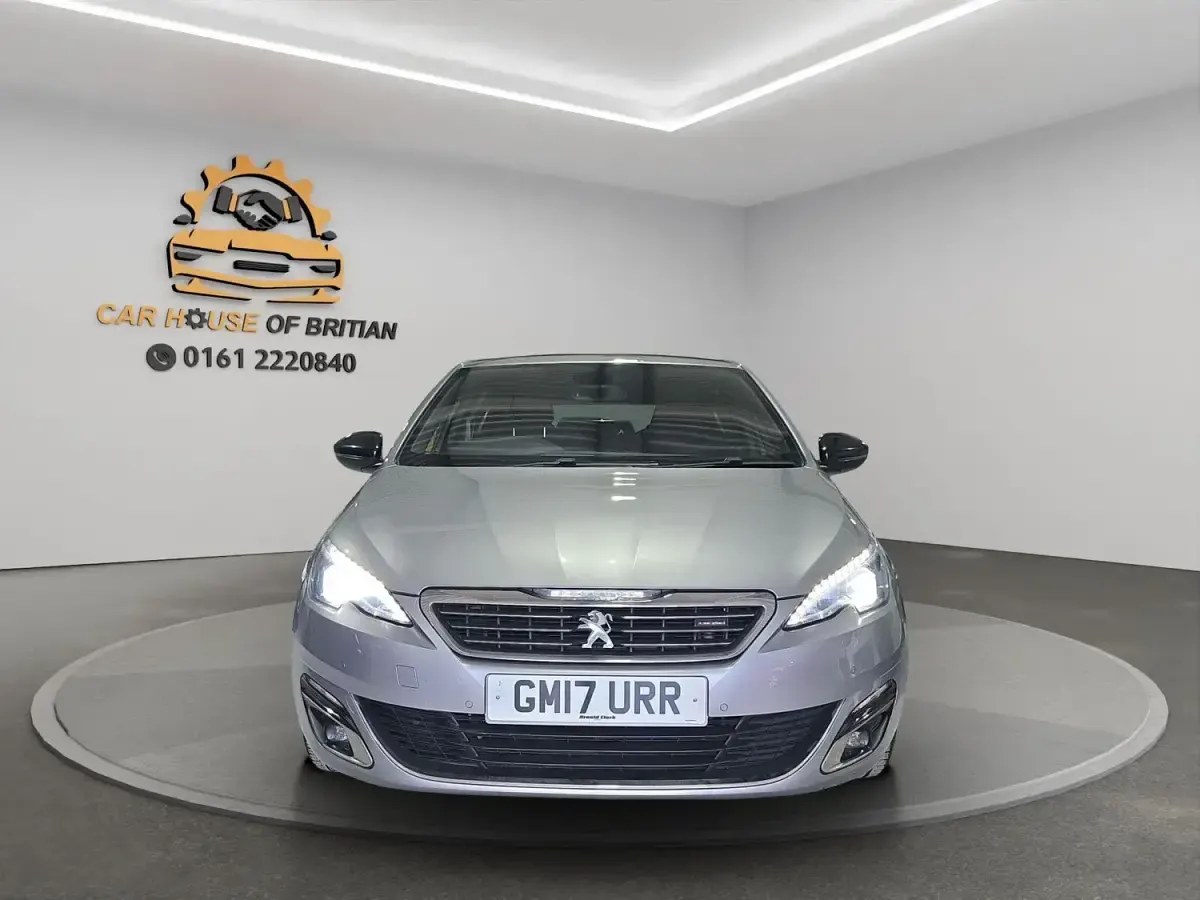 Usado Peugeot 308 GT-line 130 HP (95 kW) 2017 Cinzento Citadino