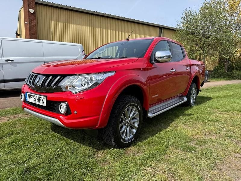 Używany Mitsubishi L200 Plus 178 KM (130 kW) 2019 Czerwony Pickup