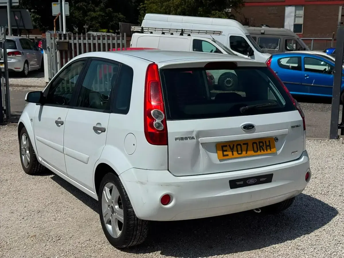 Used Ford Fiesta Zetec 2007 White Hatchback