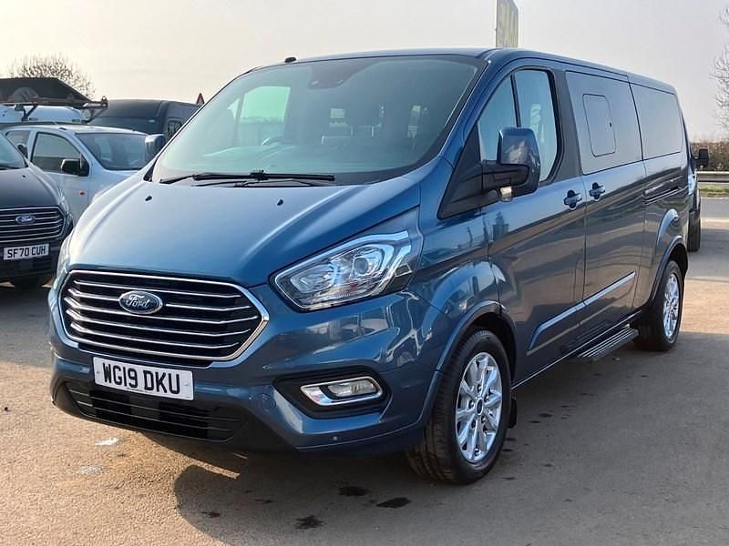 Used Ford Tourneo Titanium 130 HP (95 kW) 2019 Blue MPV