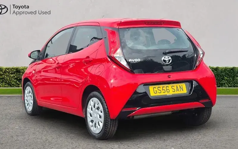 Used Toyota Aygo X-play 72 HP (52 kW) 2020 Red pop Hatchback