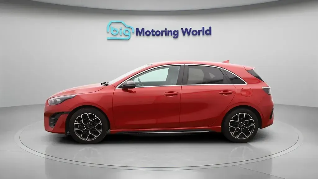 Usado Kia Ceed GT-Line 138 HP (101 kW) 2025 Vermelho Citadino