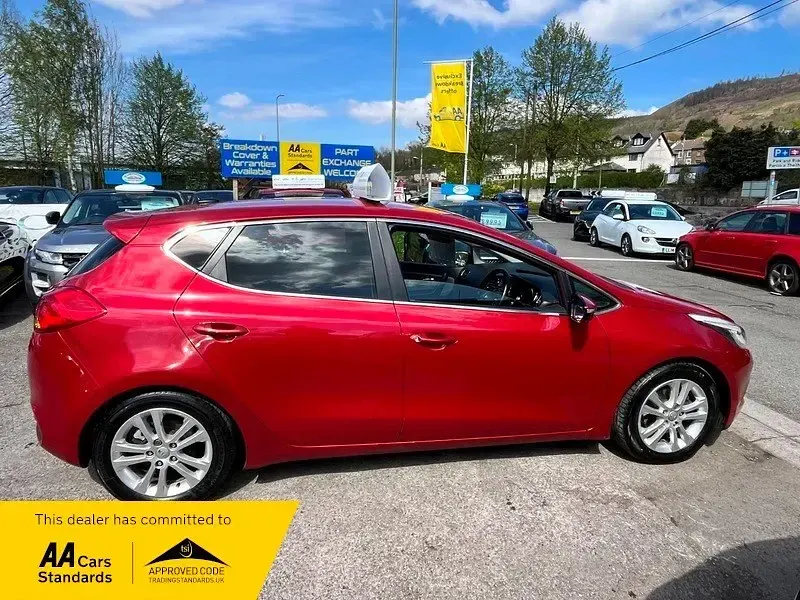 Używany Kia Ceed 2013 Czerwony Hatchback