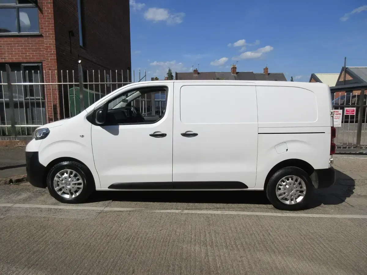 Used Peugeot Expert 120 HP (88 kW) 2018 White Van