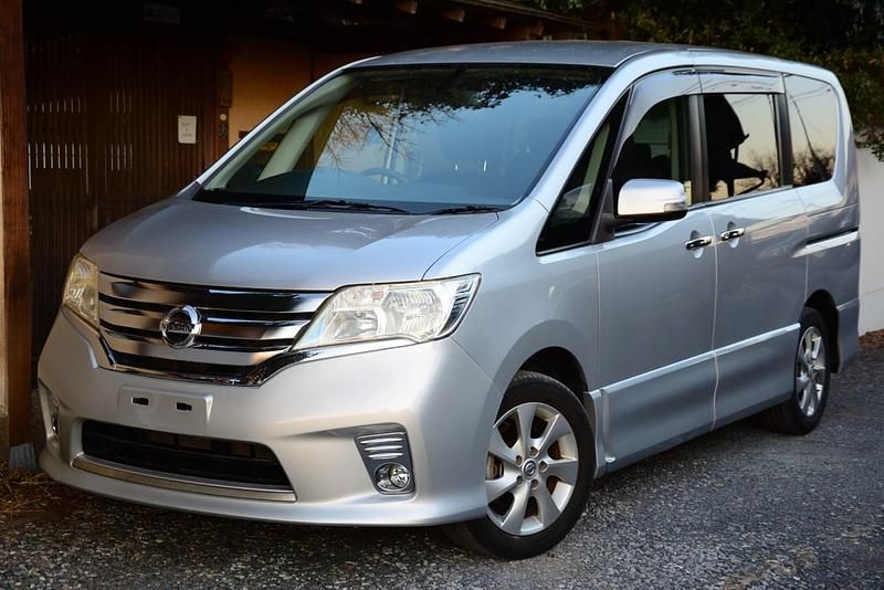 Used Nissan Serena 2011 Met silver MPV