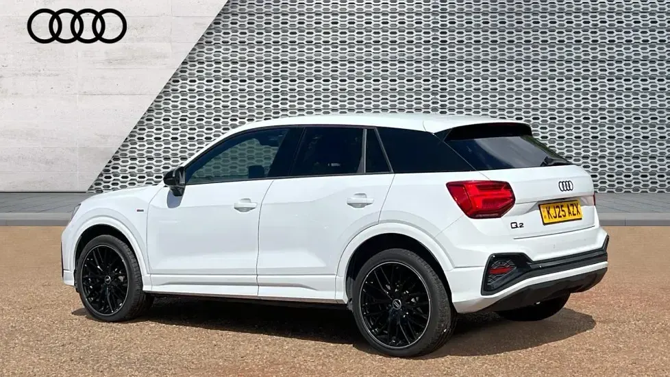 Used Audi Q2 Black Edition 150 HP (110 kW) 2025 White SUV