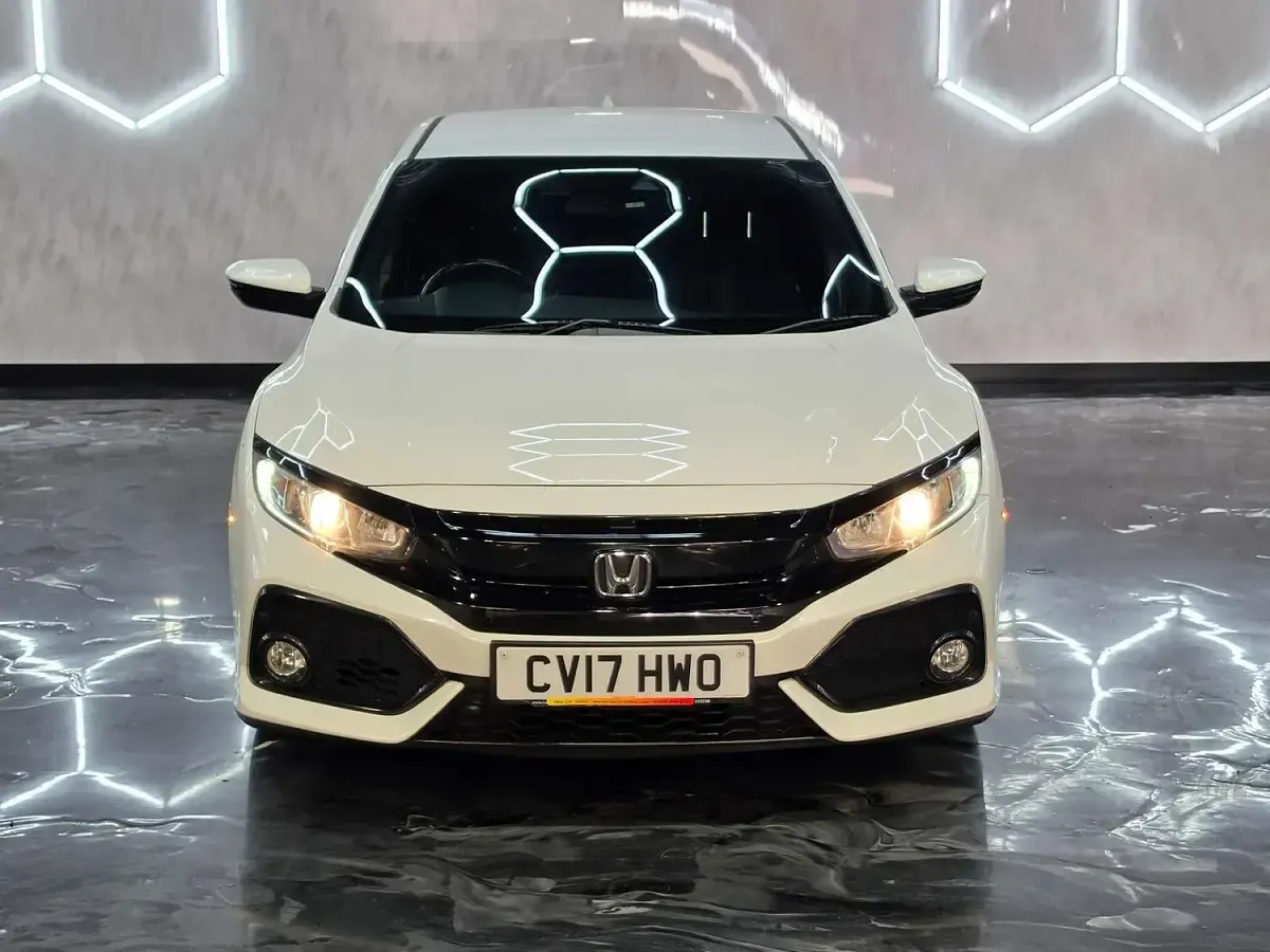 Used Honda Civic SR 129 HP (94 kW) 2017 White Hatchback