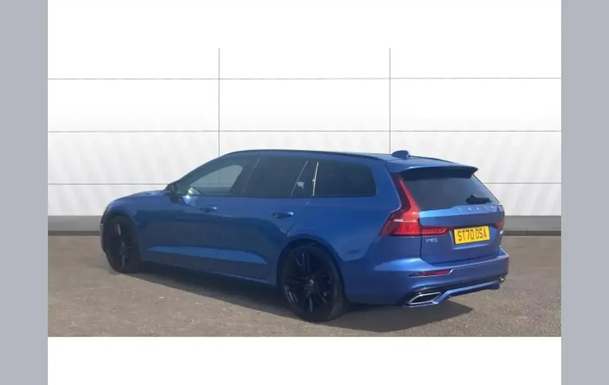 Used Volvo V60 R-Design 187 HP (137 kW) 2020 Blue Estate